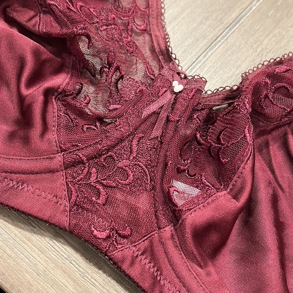 Wacoal 85126 Burgundy Bra - Picture 2 of 9